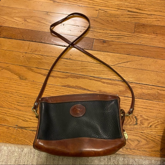 Dooney & Bourke Handbags - {Dooney & Bourke} Vintage Crossbody Leather Bag